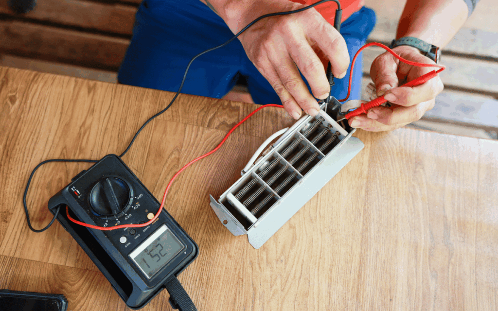Equipo medidor de aislamiento utilizado en ensayos eléctricos